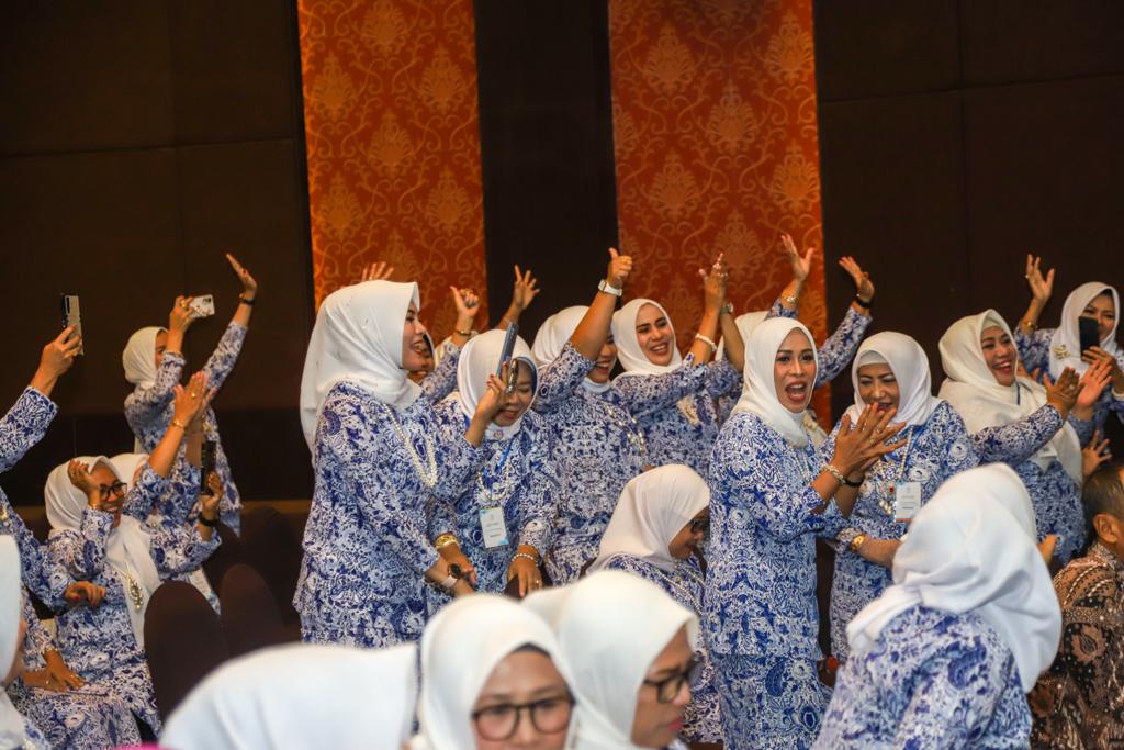 Gubernur Buka RAKERDA IV IWAPI NTB