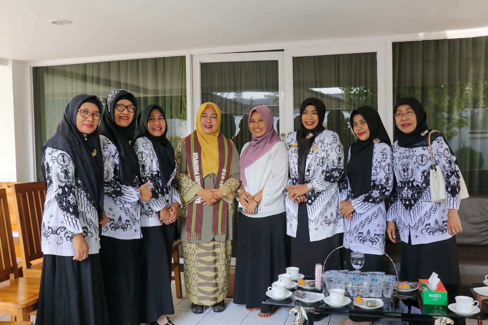 Bunda Lale Terima Audiensi Perempuan PGRI NTB