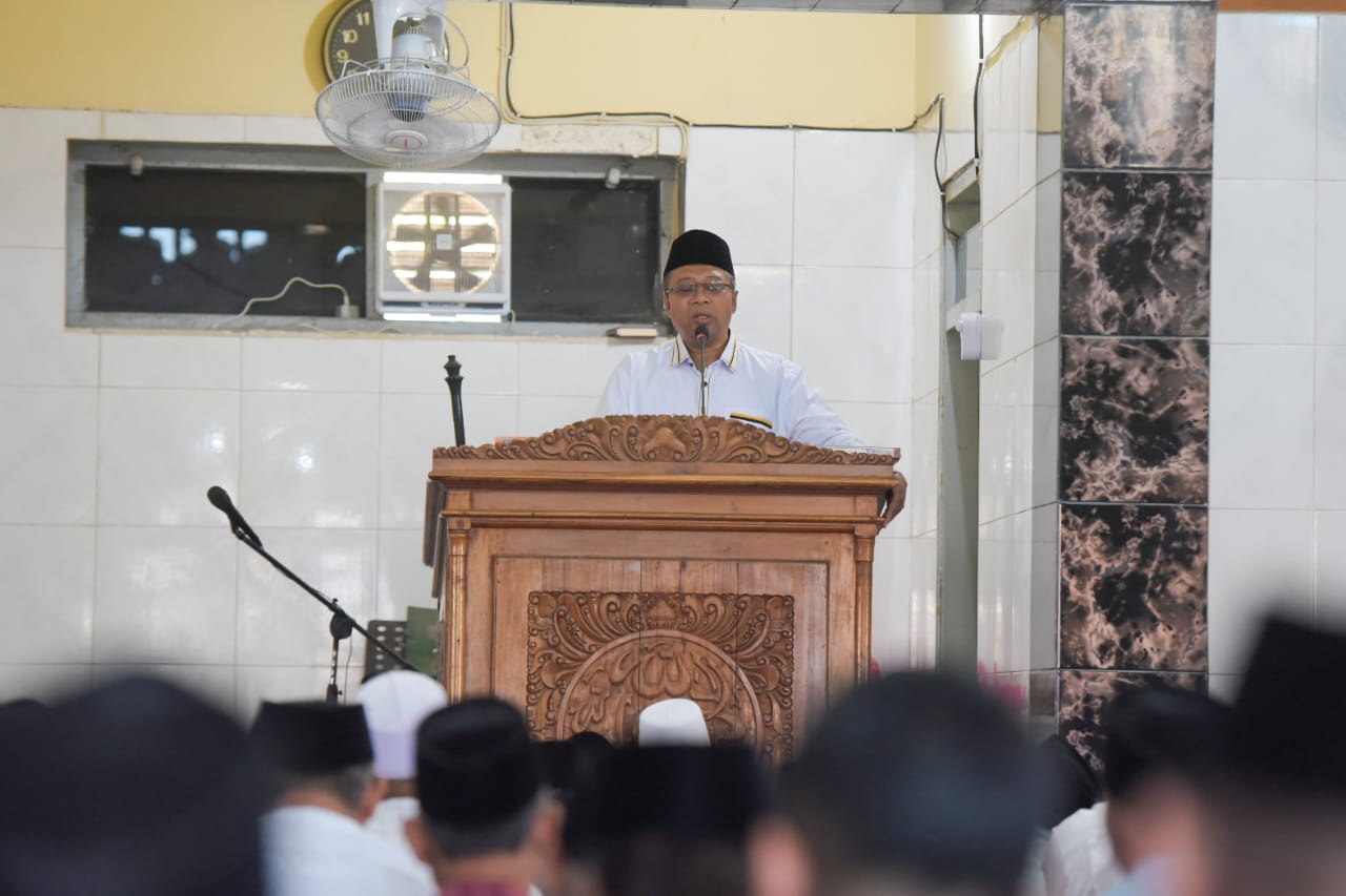 Sholat Jum’at di Desa Bajur, Bang Zul Sampaikan Pentingnya Bersyukur