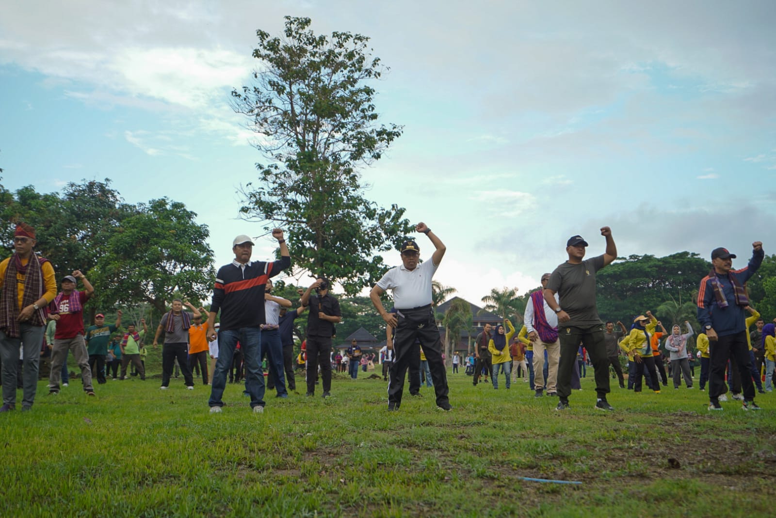 Jumat Salam di Mataram, Miq Gita Gaungkan Jaga Kebersihan Lingkungan