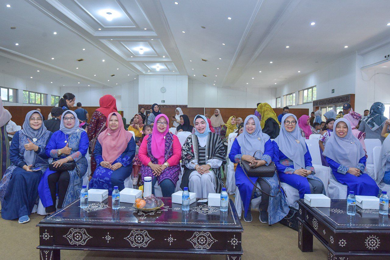 Bunda Lale Buka Lomba Fashion Show Busana Tenun dan Sasambo DWP NTB