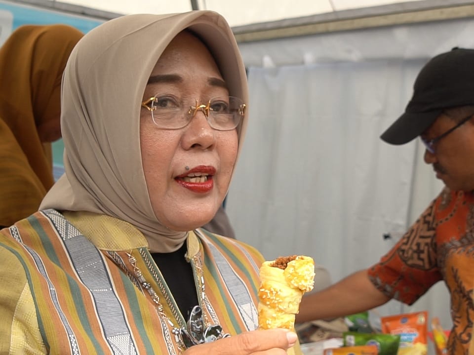 Bunda Lale Promosikan ‘Cup Cup Abon Ikan’ Produksi UKM NTB