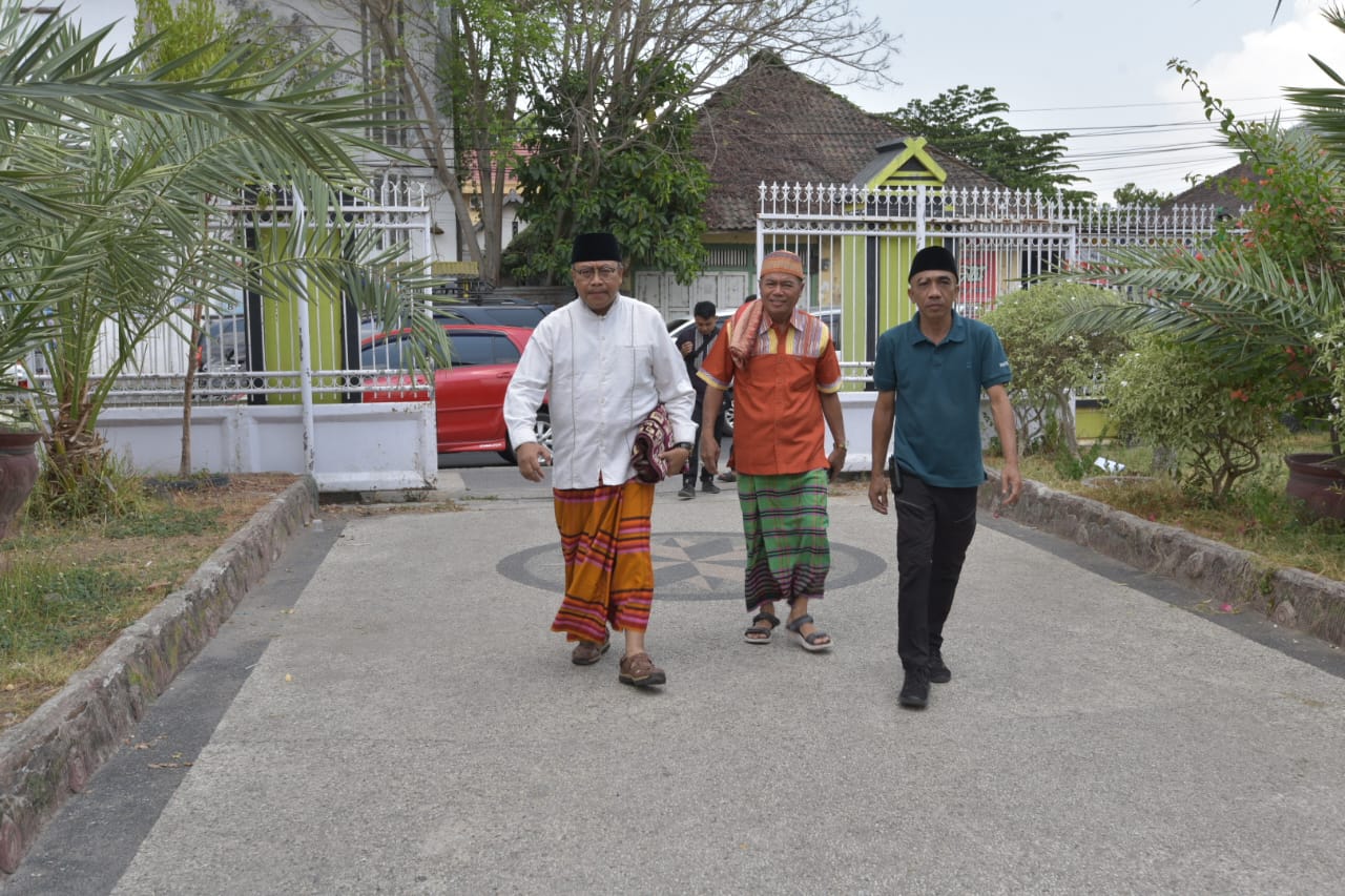 Jumat Salam, Miq Gita Silaturahmi Bersama Masyarakat Sumbawa