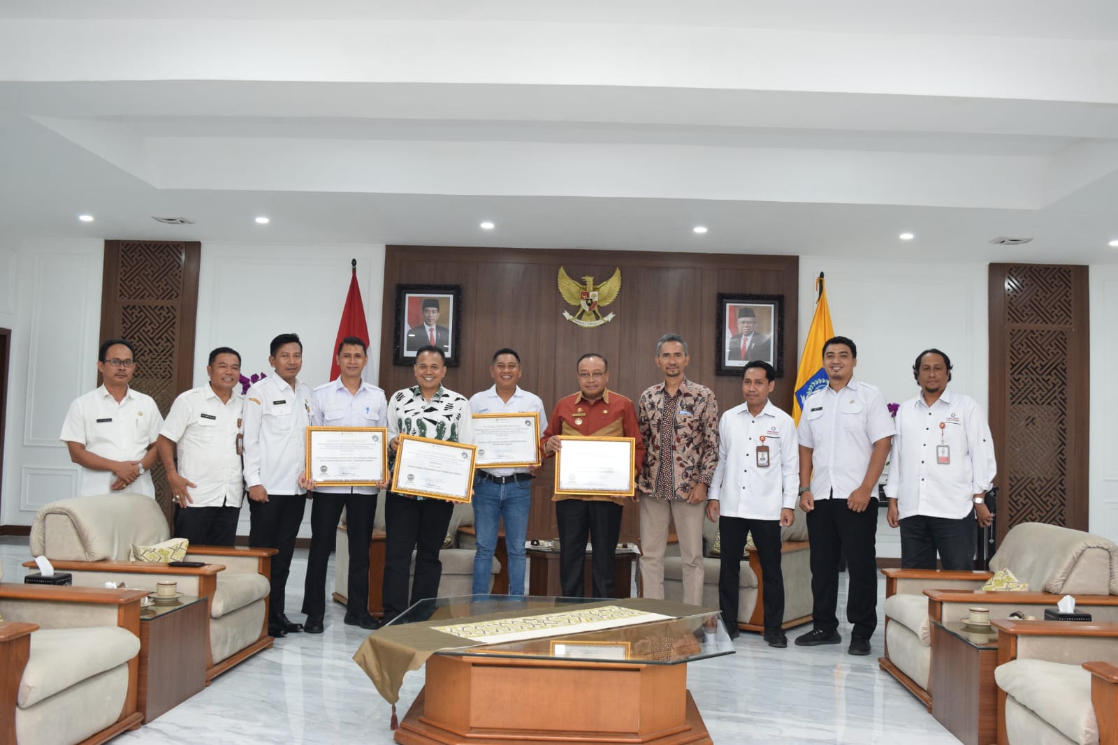 PJ Gubernur NTB Terima Penghargaan Penganugerahan Predikat Penilaian Kepatuhan Penyelenggaraan Pelayanan Publik Tahun 2023