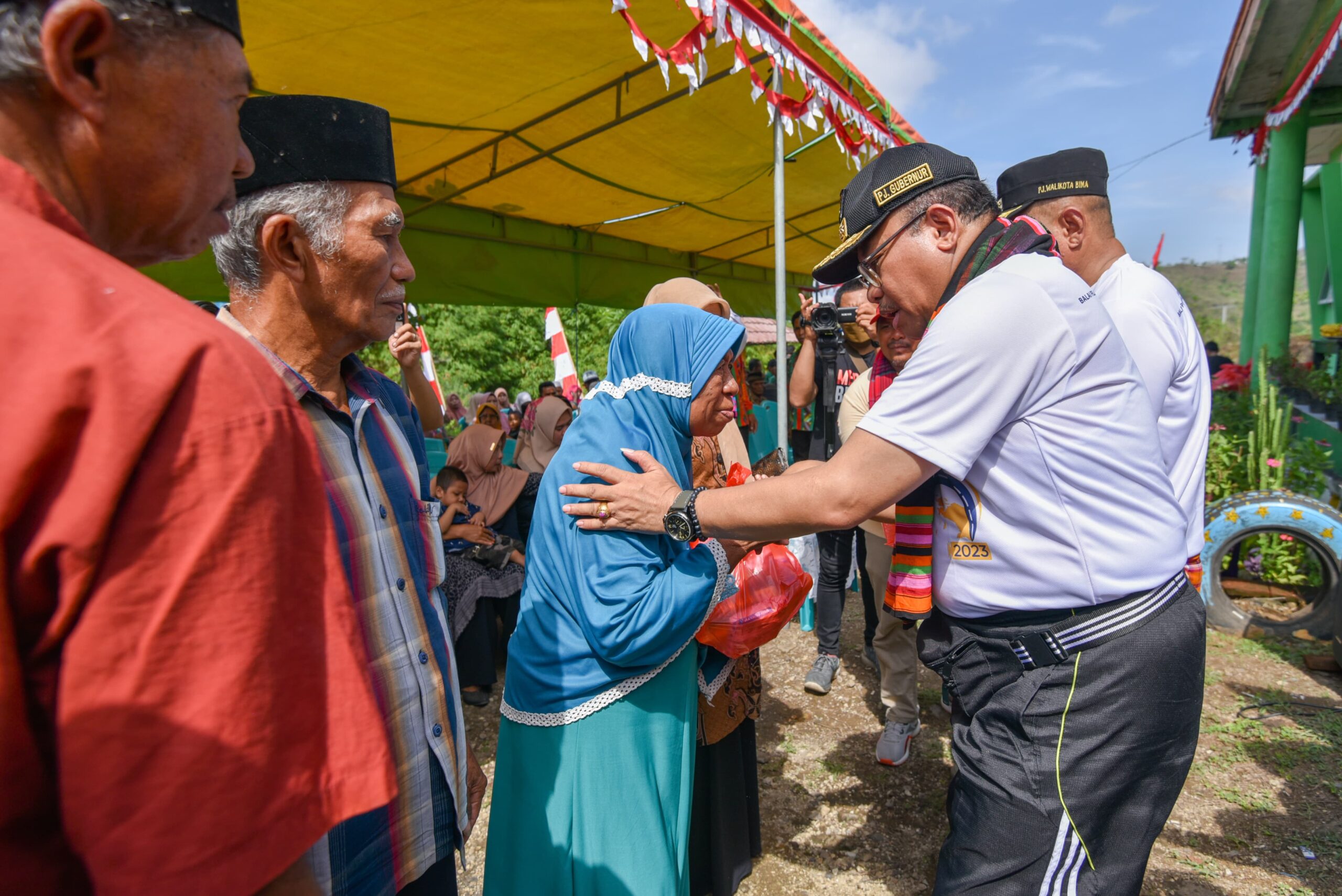 Miq Gita Kenalkan Jumat Salam dan Jumat Blondong di Kelurahan Matakando