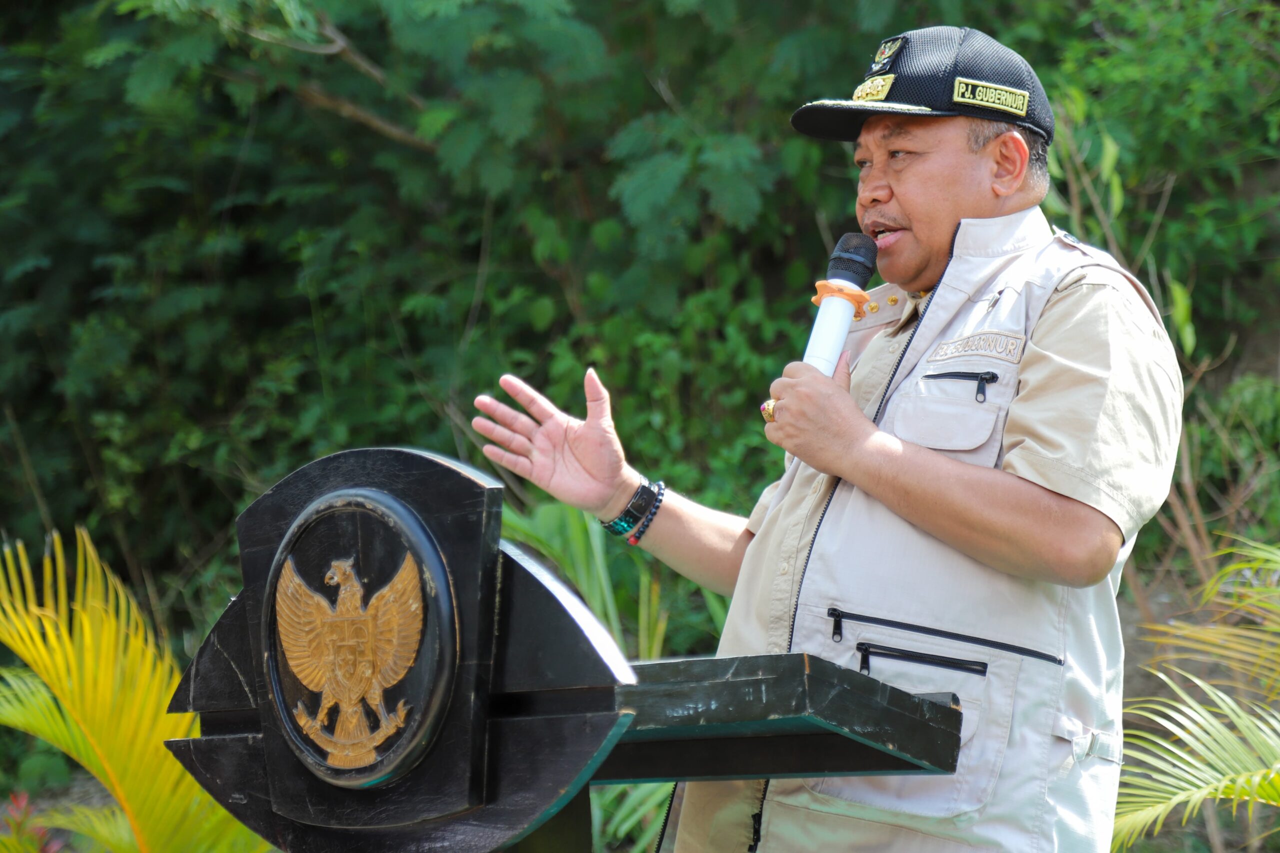 Di Pantai Lawata, Pj Gubernur NTB Resmikan Hadirnya Gong Perdamaian Nusantara