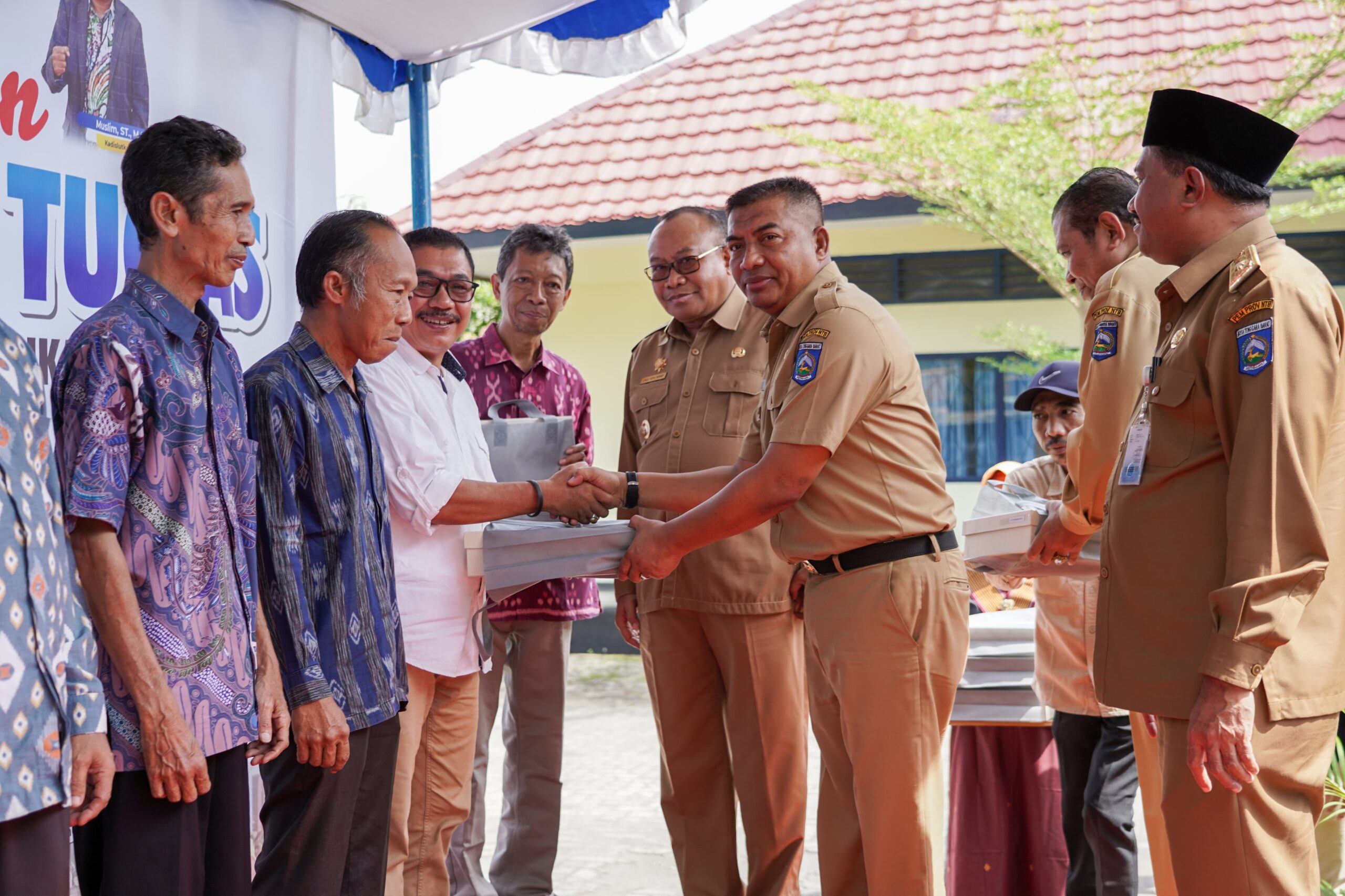 Pj Gubernur Lepas 12 ASN Purna Tugas Dislutkan NTB